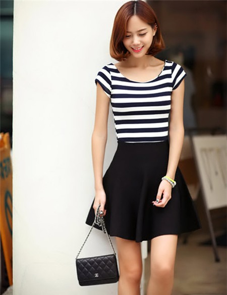 Cá tính với trang phục kẻ sọc