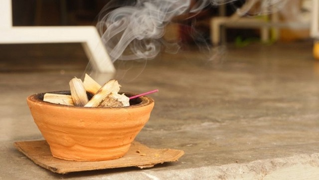 Cách đốt trầm hương miếng đúng chuẩn