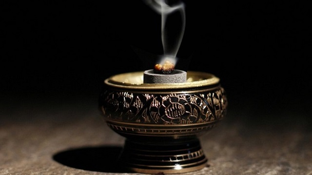 Dùng Trầm hương để Chiêu tài & Dẫn lộc theo phong thủy