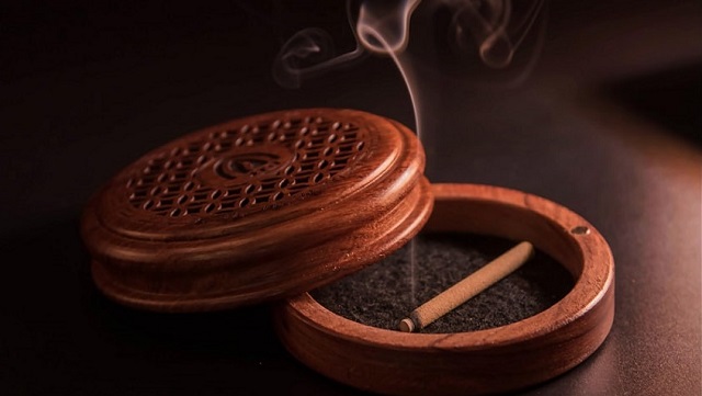 Lợi ích của việc xông trầm cho phòng ngủ