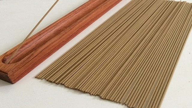 Nhang trầm hương: Lợi ích, tác dụng, và cách dùng