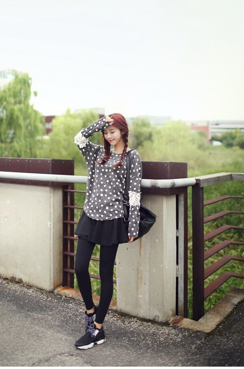 Trẻ trung hơn với quần legging giả váy