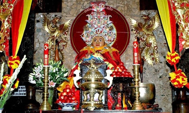 Trầm hương tự nhiên và nghề "ngậm ngải tìm trầm"