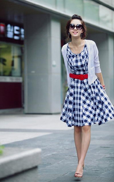 Váy kẻ caro trẻ trung