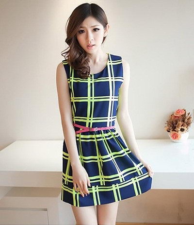 Váy kẻ caro trẻ trung