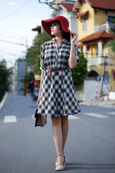 Váy kẻ caro trẻ trung