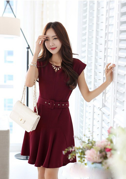 Duyên dáng váy xòe thắt đai