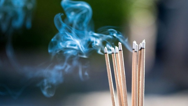 Vì sao khói nhang trầm tự nhiên lại mỏng, tan nhanh và lưu hương lâu?