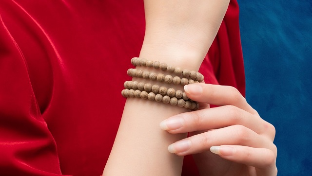 Vòng tay trầm hương cho nữ giới