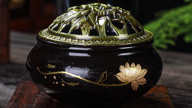 Ý nghĩa phong thủy của màu chén xông trầm